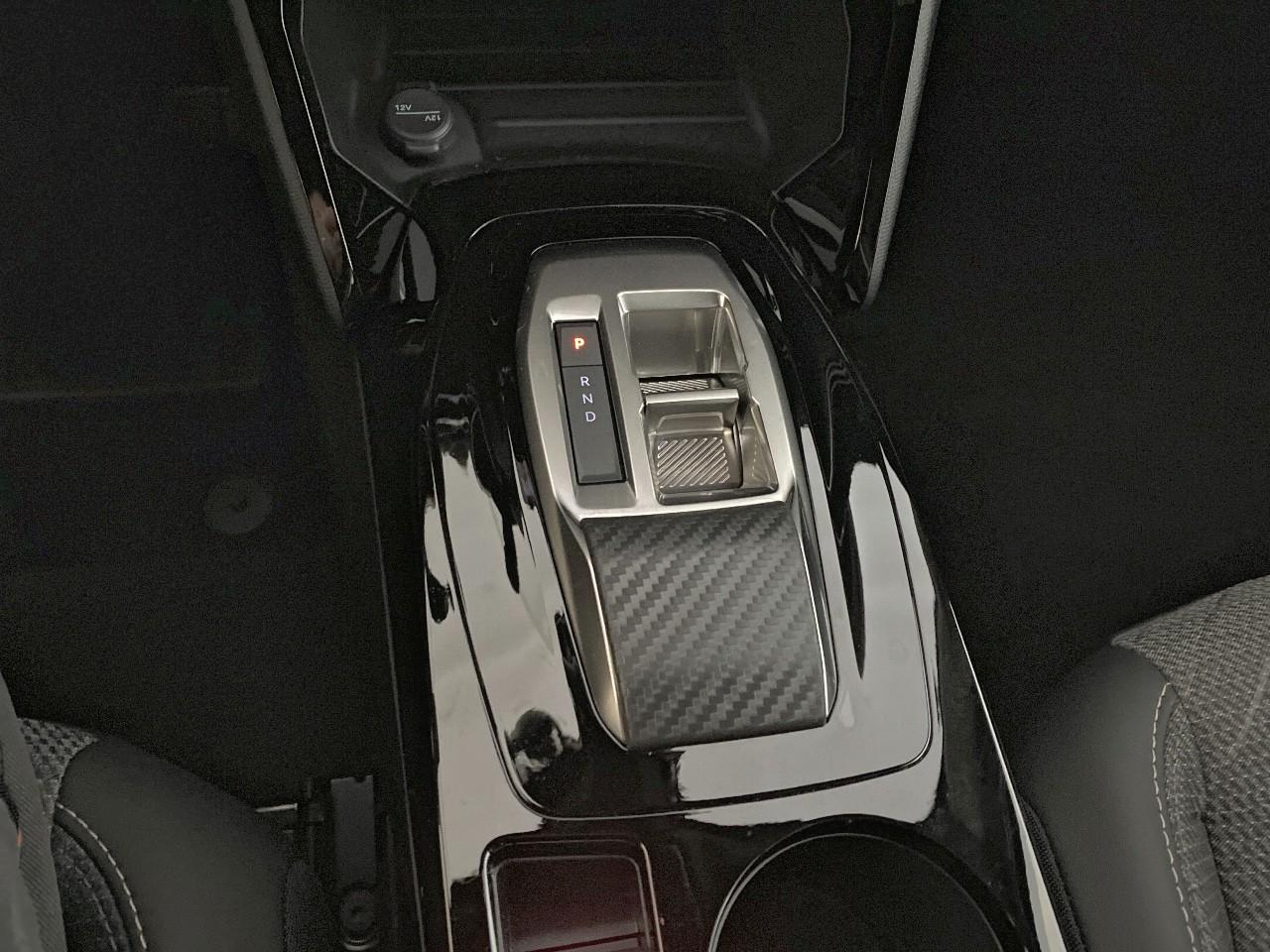Peugeot 2008 hybrid 145 ch e-dcs6 allure — photo 17