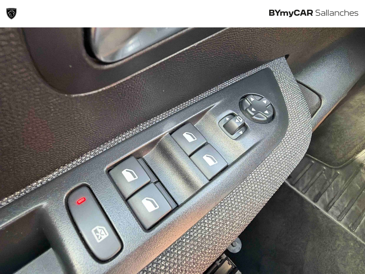 Peugeot 208 PureTech 100 S&amp;S BVM6 — photo 32