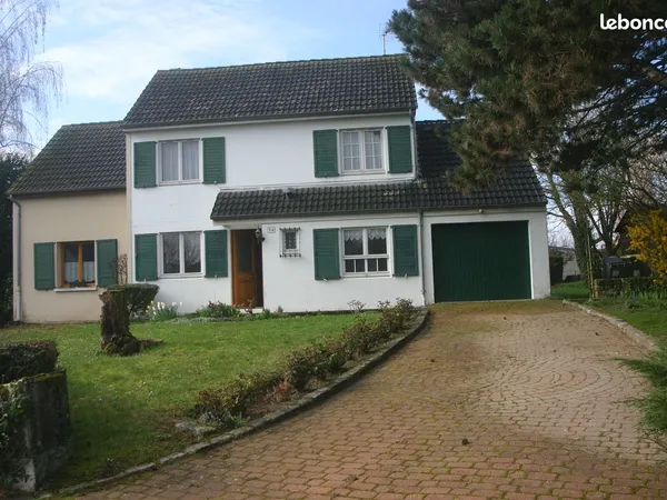 Habitable de Suite, Maison de Famille, 4 chambres, 2 Salles de Bains, 2 WC, 2 Bureaux, Garage, Sous-