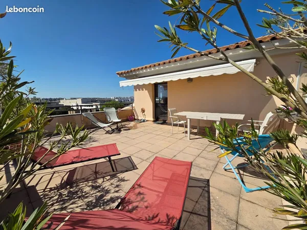 Vignon intra-muros - penthouse meublé 110 m² - 2 terrasses - parking