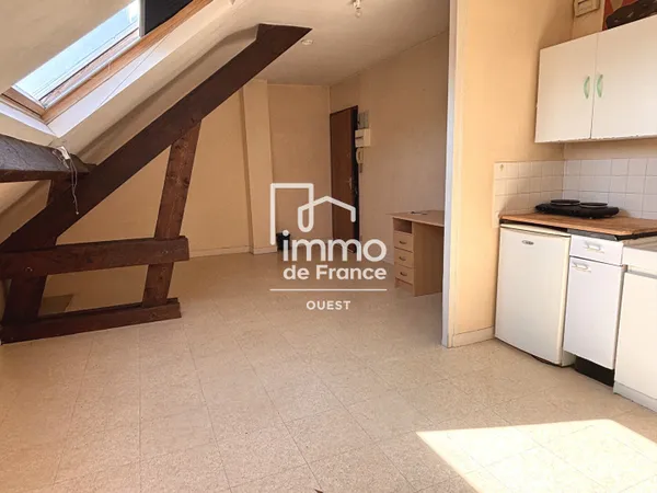 STUDIO GARE - LIBRE - DERNIER ETAGE
