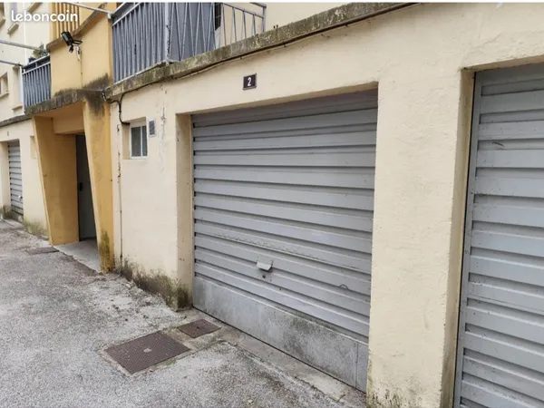 Garage à louer dans résidence fermée avec badge pour ouverture du portail à partir du 11 octobre 202