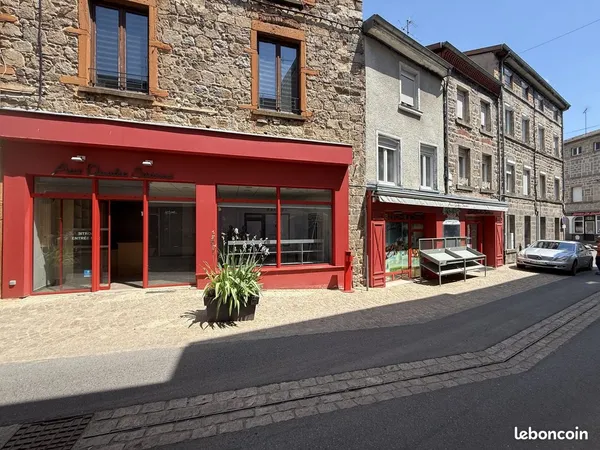 Local commercial 150 m² Panissières