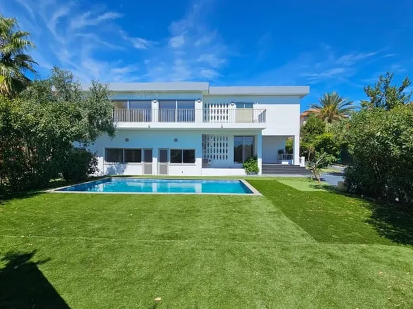 Maison 12 pièces 340 m²