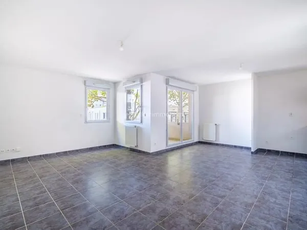 À vendre en exclusivité - Très beau T3 de 66 m² avec balcon et garage - Villeurbanne, proche Lyon 3e