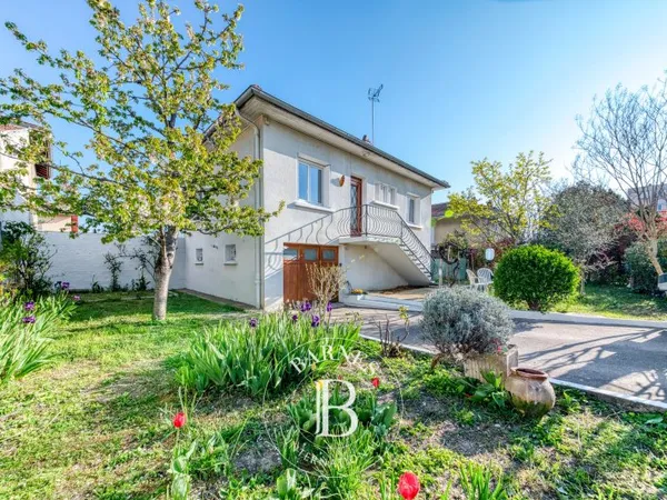 Villeurbanne - République - Maison meublé de 112,49 m² - Jardin - Garage - 3 Chambres