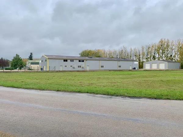 LOCAL PROFESSIONNEL + STOCKAGE - 1170 m2 bâtis sur 5886m2 de