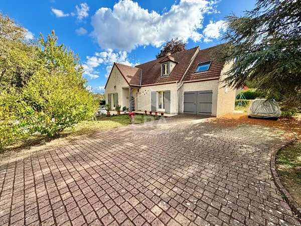 MAISON 8 PIÈCES 140 M² NAINVILLE LES ROCHES, GRAND JARDIN ET ESPACE POUR TOUTE LA FAMILLE