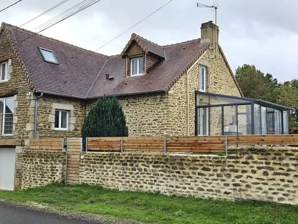 Maison en pierre rénovée 2 chambres