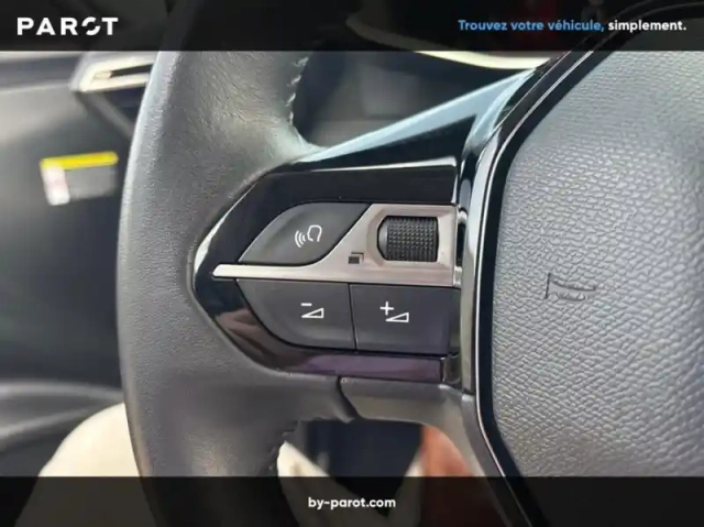 Peugeot 2008 1.2 puretech 100ch s&amp;s allure pack — photo 21