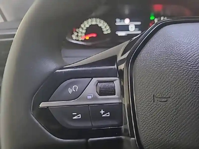Peugeot 208 puretech 100 s&amp;s bvm6 — photo 28
