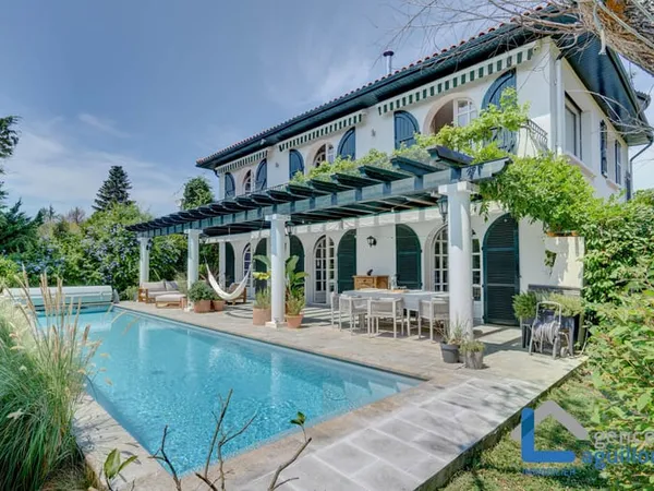 SUPERBE VILLA À DEUX PAS DE LA PLAGE