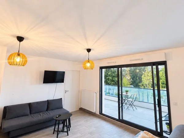 Grand studio avec terrasse de 15 m² et parking - À 5 min de la mer - La Ciotat