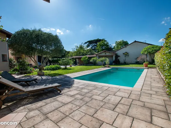 Maison 7 pièces 235 m²