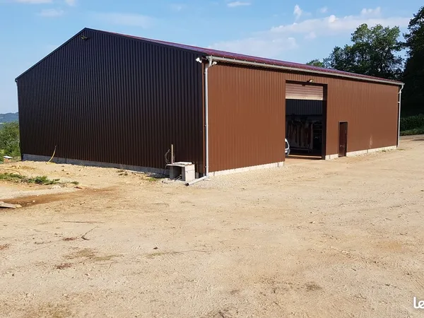 Vente entrepôt 300m2 et terrain de stockage de 2200m²