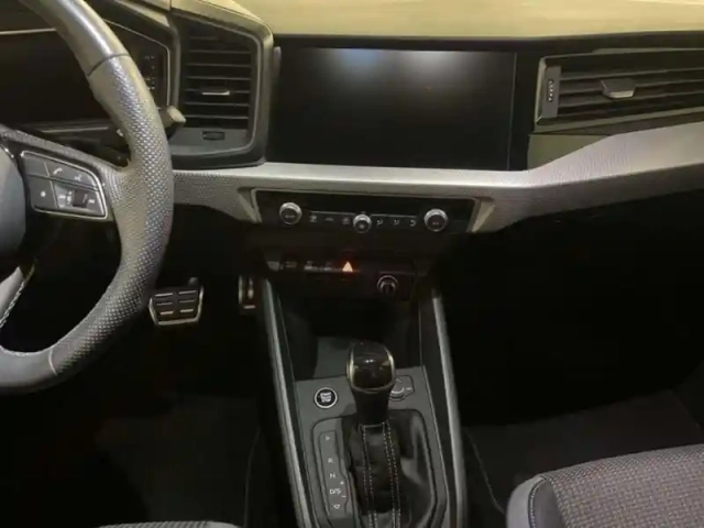 Audi A1 30 tfsi 110 ch s tronic 7 s line — photo 10