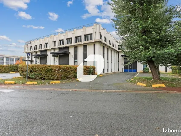 Local d'activité 1 527 m²