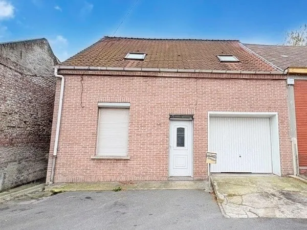 Maison semi-individuelle à rénover avec jardin et garage - Vieux-Condé