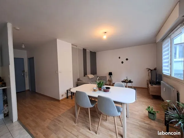 Location T1 bis proche place Flore