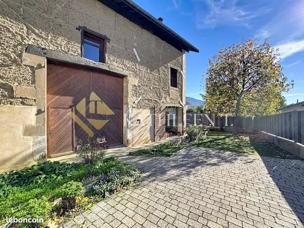 Maison 9 pièces 225 m²