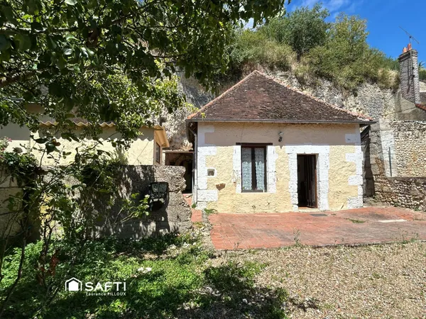 Le charme insolite d'une maison semi-troglodyte