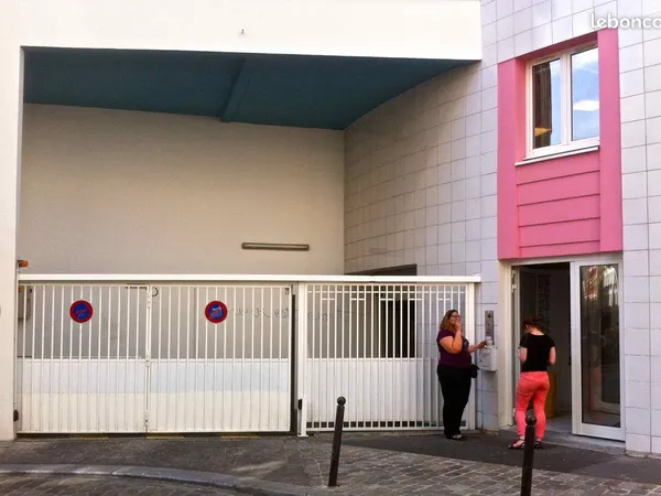 Parking a louer metro Ledru-Rollin borne électrique possible à court-moyen terme