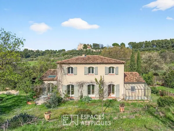 Bastide provençale avec piscine dans un écrin de nature