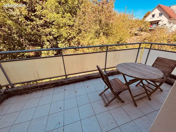 À VENDRE - Studio avec balcon terrasse de 8 m2 et parking privatif à Besançon secteur les Montboucon