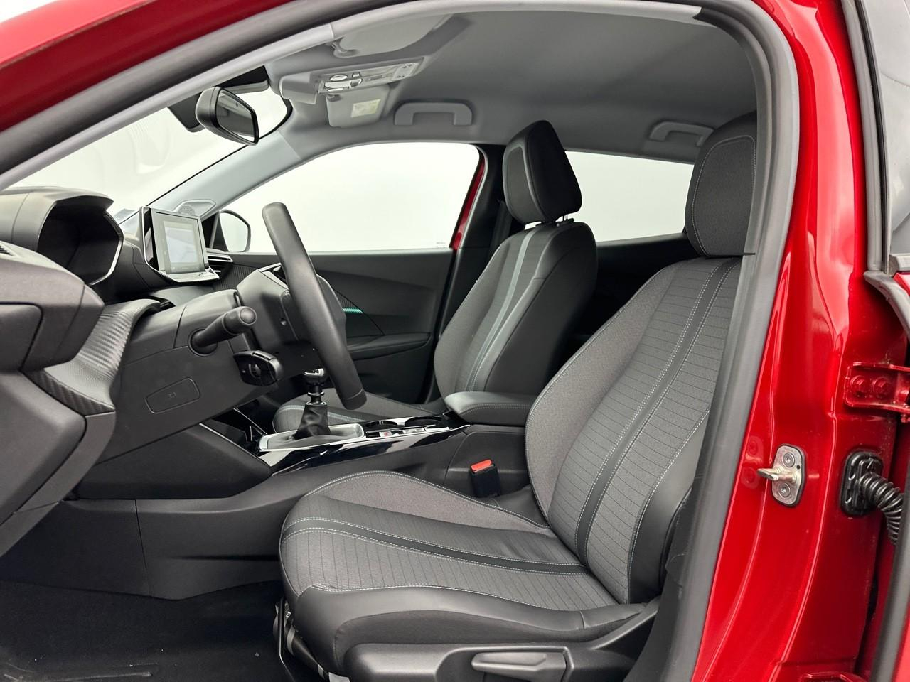 Peugeot 2008 puretech 130 s&s bvm6 allure — photo 9
