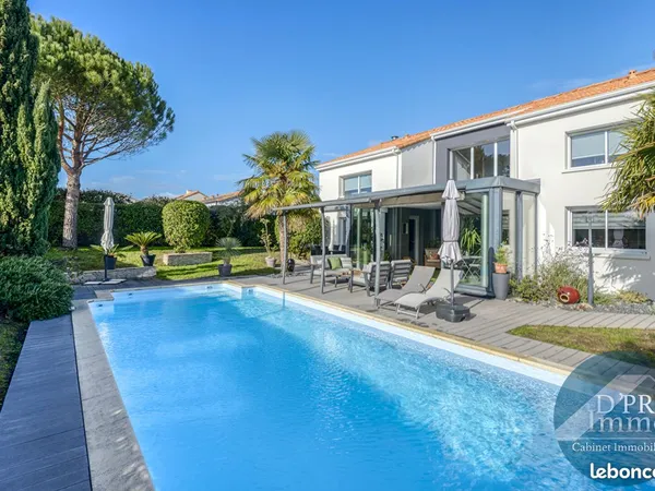 Propriété 7 pièces 204 m²