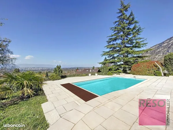 Villa 6 pièces 240 m²