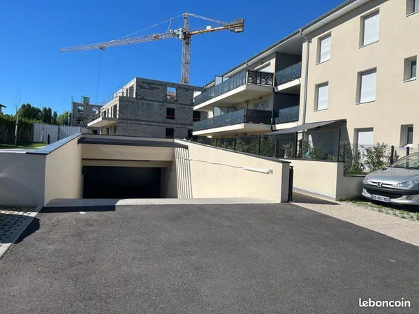 Garage / box Tignieu