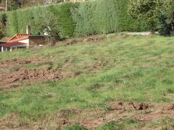TERRAIN DE 1400 M² ,CONSTRUCTIBLE à Belmont sur rance12370