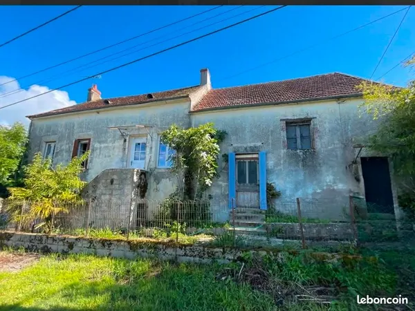 Maison à rénover 79 m² + dépendances + garage + 4 bois - 25 000