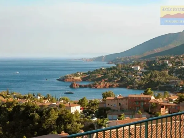 Villa T3 - Vue panoramique mer & Estérel dans domaine provençal sécurisé avec piscine