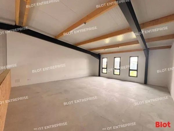 Bureau 90 m²