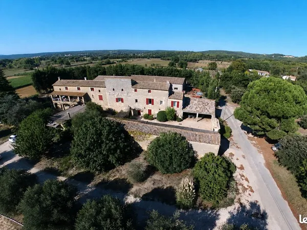 Mas meublé -2 à 4 personnes - 10 mins Uzès