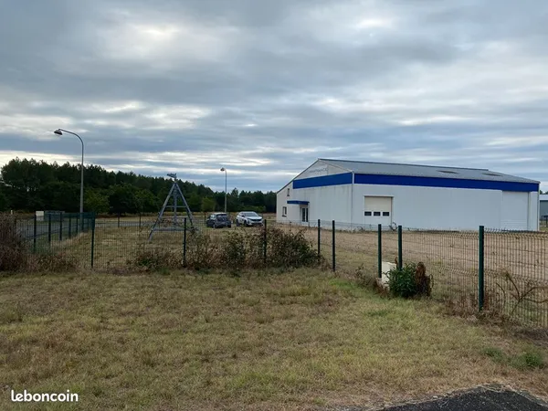 Local commercial 313 m² YGOS SAINT SATURNIN
