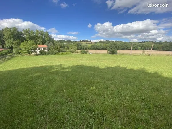 Terrain 702 m² Auriac Sur Vendinelle
