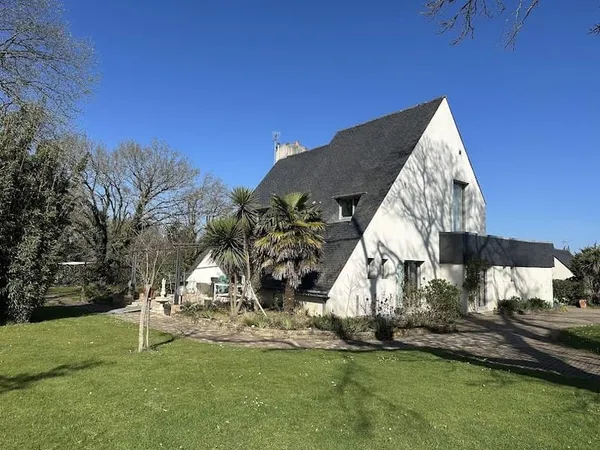 Villa 9 pièces 240 m²
