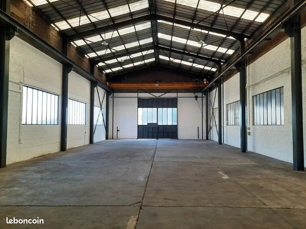 Bâtiment 400 m² + pont roulant 10t + bureau
