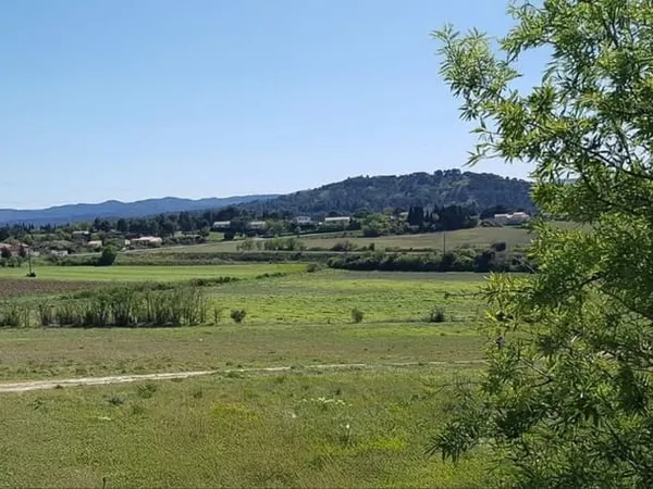 Terrain 600 m²