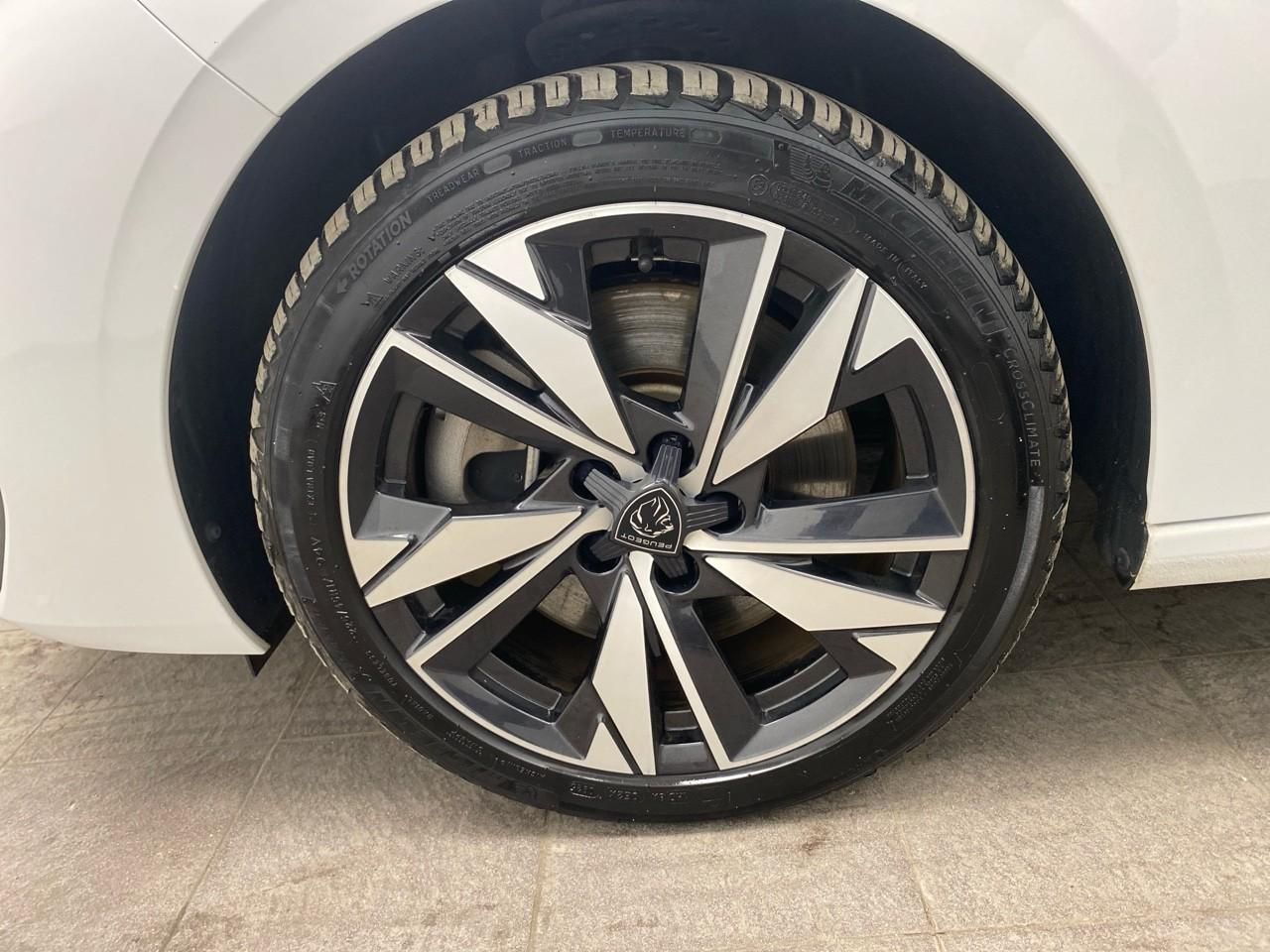 Peugeot 308 phev 180 e-eat8 active pack — photo 11