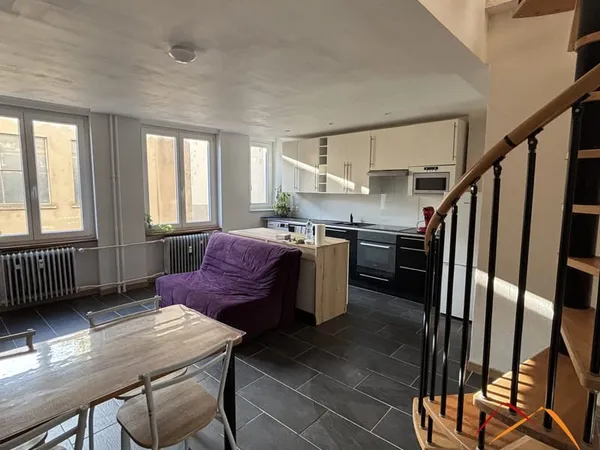 Appartement meublé en duplex (CHAUFFAGE INCLUS)