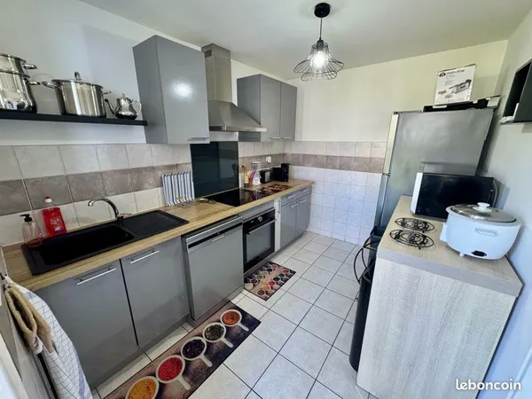 Grand T3 duplex meublé 92 m2 - La Montagne centre