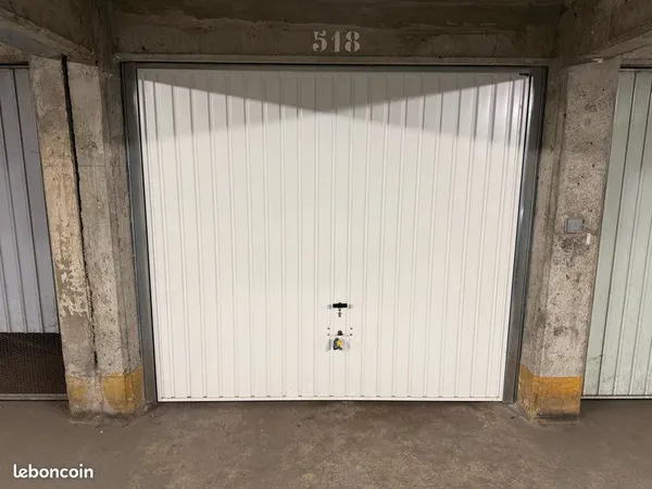 Garage / box fermé en sous sol
