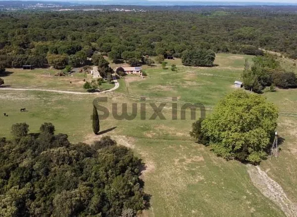 Domaine d'exception sur un terrain 8 hectares