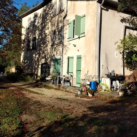 Batisse de 200 M2 sur 3 niveaux à Valensole