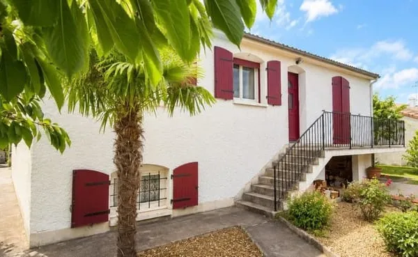 Maison familiale avec jardin à Échiré