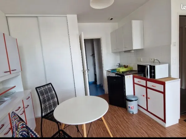 Studio meublé ( 3 minutes à pied)du campus Mazier, de l'IUT et de L'IFSI